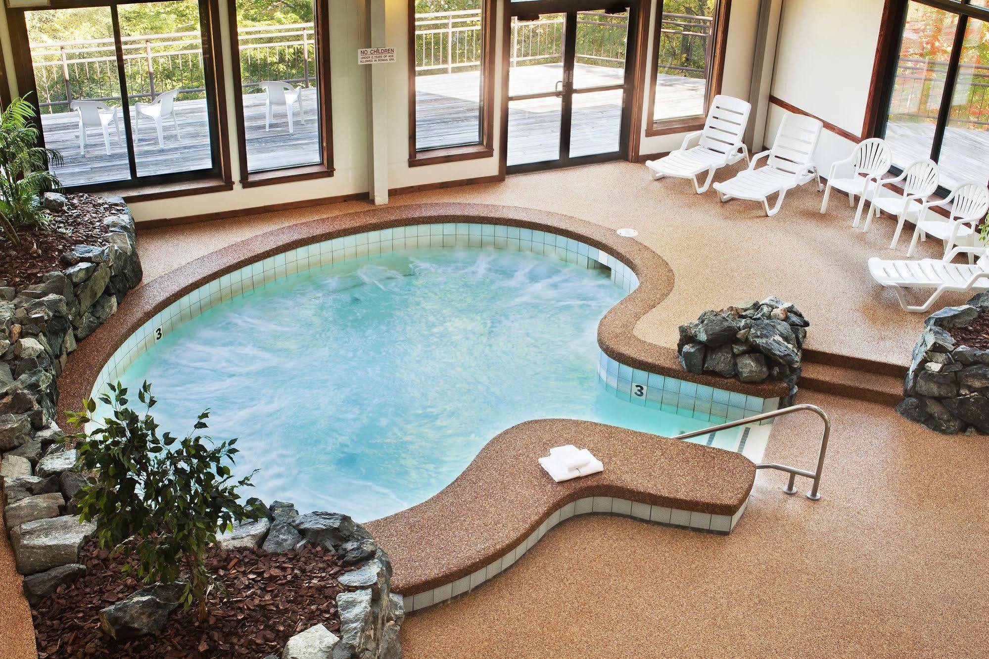 The Summit Resort Weirs Beach Exterior photo